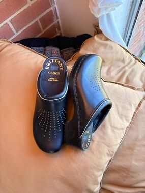 Sven Brittany Black Leather Clogs